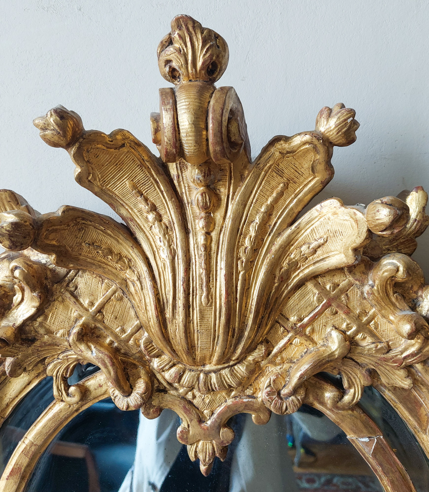 Detail Grande Glace en bois doré XVIIIe