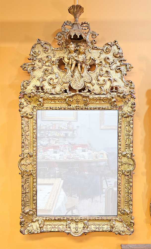 Restauration Glace aux deux enfants en bois doré, Epoque Régence