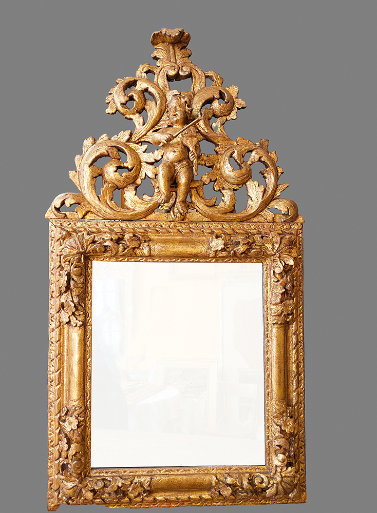 Restauration Glace en bois doré enfant musicien époque XVIIIe