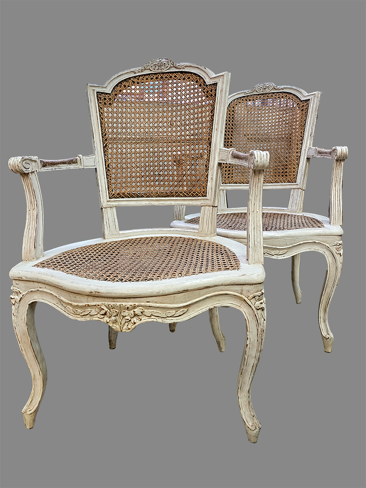 Sieges cannés en bois laqué XVIIIe après restauration face